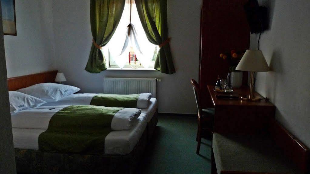 Hotel Abtshof Halberstadt Extérieur photo