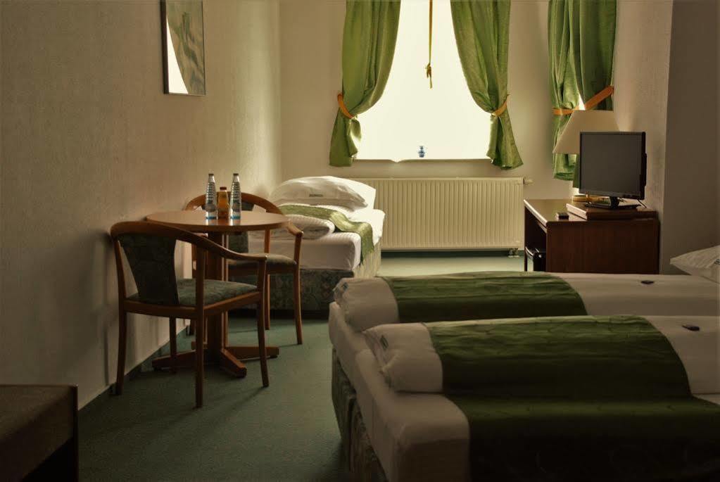 Hotel Abtshof Halberstadt Extérieur photo